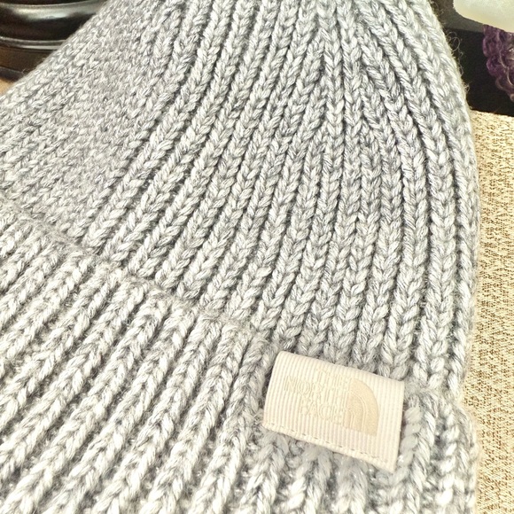 NWT The North Face Women’s Metallic Knit Pom Beanie Hat - Picture 12 of 13